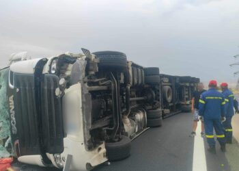 Κοζάνη: Ανατράπηκε νταλίκα στην Εγνατία οδό στο ρεύμα προς Θεσσαλονίκη – Κυκλοφοριακές ρυθμίσεις (βίντεο)