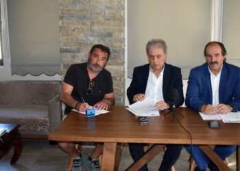 Υπογράφηκε η σύμβαση εκτέλεσης έργου «συντήρηση Ε.Ο.2 περιοχή Βατοχωρίου» (Διασταύρωση Πρεσπών – Κρυσταλλοπηγή) από τον Περιφερειάρχη Δυτικής Μακεδονίας Γιώργο Αμανατίδη