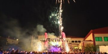 Εράτυρα: Χαμός στο πάρτι Νεολαίας.  Βίντεο και φωτογραφίες