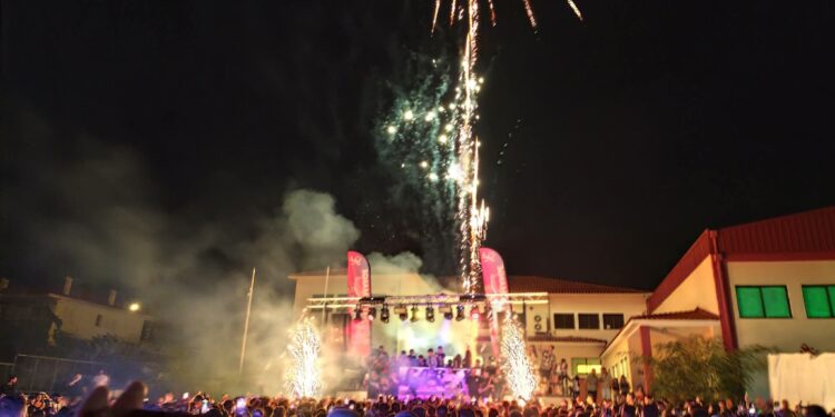 Εράτυρα: Χαμός στο πάρτι Νεολαίας.  Βίντεο και φωτογραφίες