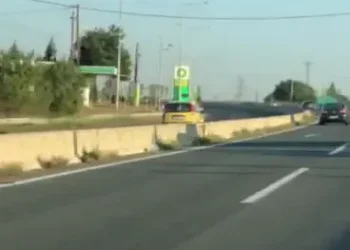 Απίστευτο!ΙΧ αυτοκίνητο πήγαινε…ανάποδα στο κλειστό δρόμο Κοζάνης-Πτολεμαϊδας-Συνελήφθη η οδηγός μετά από άμεσες κλήσεις στην Τροχαία Εορδαίας