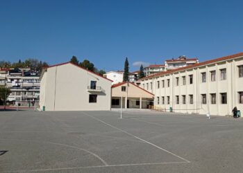 Εργασίες συντήρησης στον προαύλιο χώρο του Α΄ Γυμνασίου και ΓΕΛ Γρεβενών