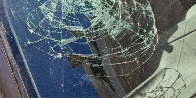 86χρονος έχασε τον έλεγχο και το αυτοκίνητο “ανέβηκε” στο πεζοδρόμιο-Τραυματισμένη γυναίκα στο κεφάλι