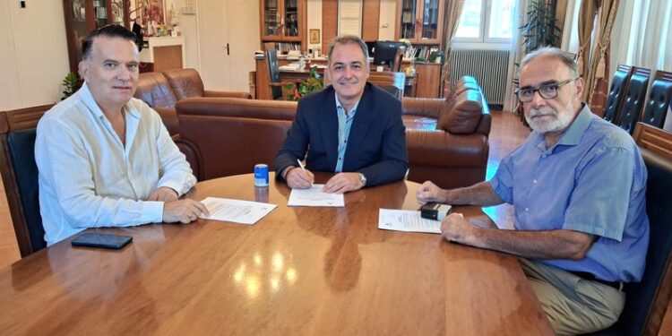 Γιάννης Κοκκαλιάρης: Υπογραφή σύμβασης για το έργο συντήρησης όλων των παιδικών χαρών του Δήμου Κοζάνης