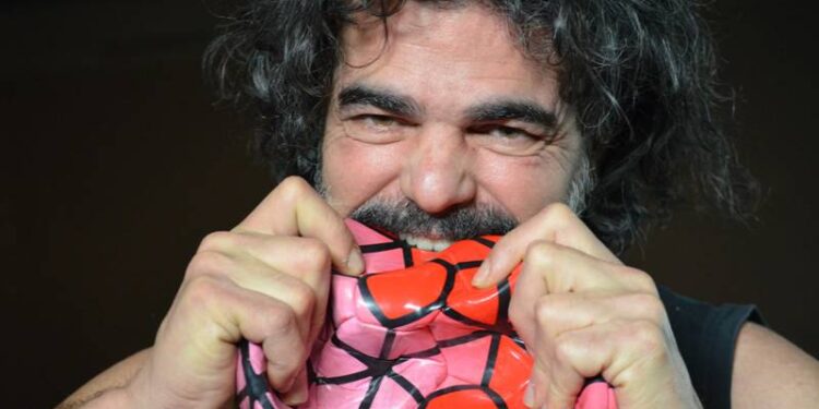 “Football – Το παιχνίδι της ανθρωπότητας” του Θανάση Τριαρίδη- Έρχεται στην Πτολεμαϊδα