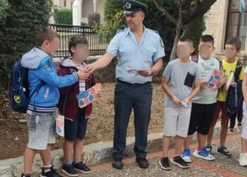 Διανεμήθηκαν από αστυνομικούς των Υπηρεσιών της Γενικής Περιφερειακής Αστυνομικής Διεύθυνσης Δυτικής Μακεδονίας Ενημερωτικά Φυλλάδια Τροχαίας και Σχολικών Προγραμμάτων