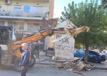 Δήμος Γρεβενών: Απομάκρυνση παλαιών και αχρησιμοποίητων περιπτέρων από το κέντρο της πόλης