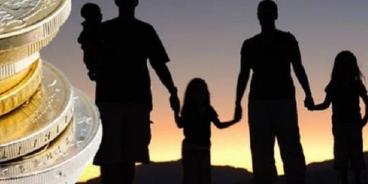 Οι τρίτεκνοι αποκτούν τα ίδια φορολογικά προνόμια με τους πολύτεκνους