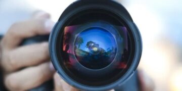 Φωτογράφιζε κορίτσια σε παραλία γυμνιστών – Βρέθηκαν δεκάδες αρχεία στο κινητό του