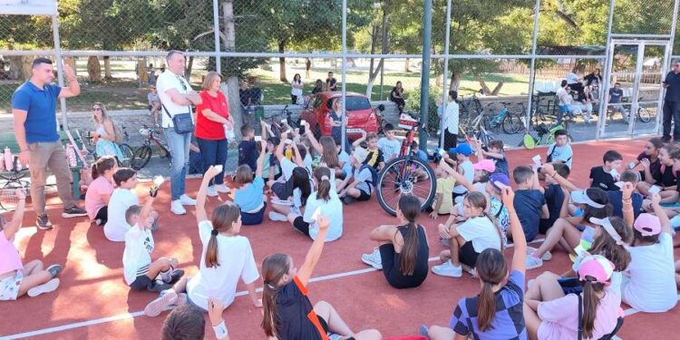 «Περπατάμε, αθλούμαστε, κερδίζουμε». Η Βιώσιμη Κινητικότητα στα Γρεβενά ξεκινά από τα παιδιά!