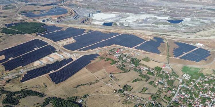 Όμιλος ΔΕΗ: Στο 90% η κατασκευή των φωτοβολταϊκών ισχύος 2,13 GW στη Δυτική Μακεδονία