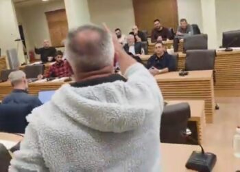 Με φωνές κι εντάσεις δέχτηκαν οι κάτοικοι της Αιανής την απόφαση του Δ.Σ. Κοζάνης για τη ΜΗ ανάκληση της απόφασης για τη κατάργηση του Ληξιαρχείου Αιανής