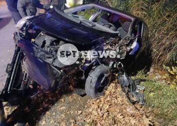 Καστοριά: ΙΧ με τέσσερις επιβαίνοντες χτύπησε σε δέντρο και κατέληξε στη λίμνη
