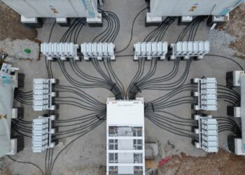 Όμιλος ΔΕΗ: Έναρξη κατασκευής νέου σταθμού μπαταριών (BESS) στο Αμύνταιο