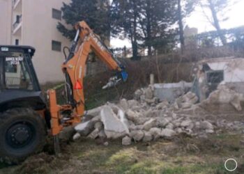 Τσοτύλι: Κατεδαφίστηκαν τα παλιά Δημοτικα αποχωρητήρια