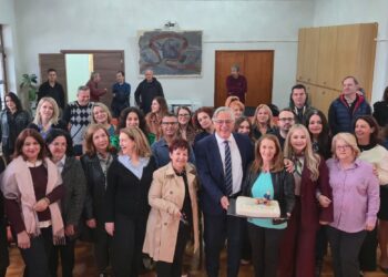 Γενέθλια για τον Δήμαρχο Βοΐου Χρήστο Ζευκλή. Η τούρτα των υπαλλήλων