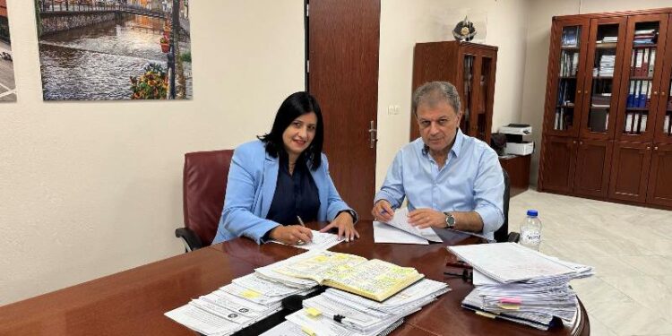 Υπογραφή της προγραμματικής σύμβασης: «Υλοποίηση δράσεων ευπαθών κοινωνικών ομάδων ΚΕΚΑ ΑμεΑ Π.Ε. Κοζάνης» από τον Περιφερειάρχη Γιώργο Αμανατίδη