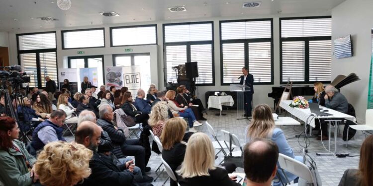 Ολοκληρώθηκε το 9ο Συμπόσιο Λογοτεχνίας με απόδοση τιμής στον συγγραφέα και Πρόεδρο της Εθνικής Βιβλιοθήκης Ελλάδος, Σταύρο Ζουμπουλάκη