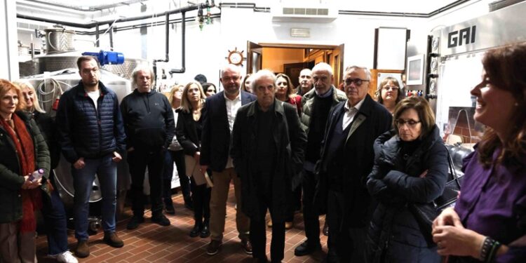 «Το κρασί των λέξεων»: Μια εκδήλωση στο πλαίσιο του Συμποσίου Λογοτεχνίας που ένωσε τη λογοτεχνία και τη μουσική με την τοπική παραγωγή