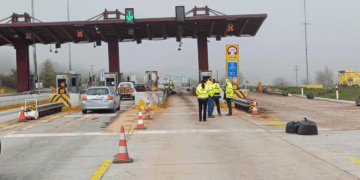 Νέο τροχαίο ατύχημα με έναν τραυματία στα διόδια Πολυμύλου – Ουρές οχημάτων στο ρεύμα από Θεσσαλονίκη