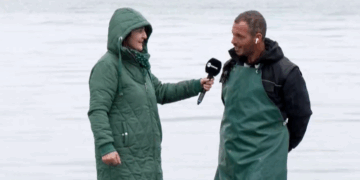 Κοζάνη: Σπάνια εμφάνιση αρκούδας στα νερά της λίμνης Πολυφύτου- Ο ψαράς που την κατέγραψε μιλά στην ΕΡΤ3