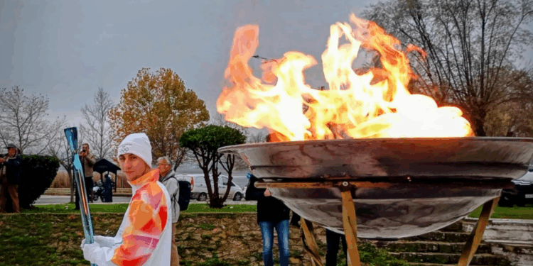 Η Καστοριά υποδέχτηκε την Ολυμπιακή Φλόγα των Χειμερινών Ολυμπιακών Αγώνων Milano-Cortina 2026
