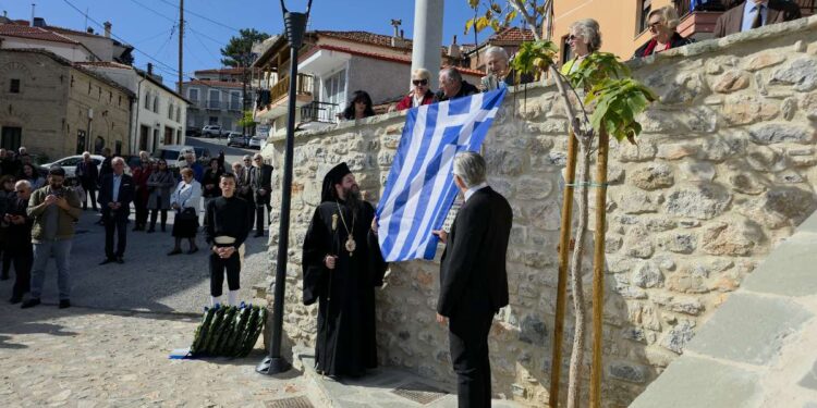Σιάτιστα: Πραγματοποιήθηκαν τα εγκαίνια της Πλατείας Κασομούληδων.  Βίντεο και φωτογραφίες