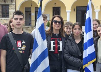 Σιάτιστα: Κατέθεσαν στεφάνια τα σχολεία για την απελευθέρωση. Βίντεο και φωτογραφίες