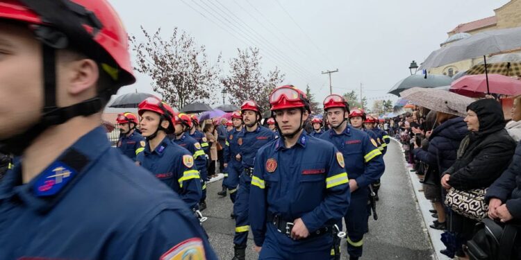 Φωτορεπορτάζ από την παρέλαση στη Σιάτιστα