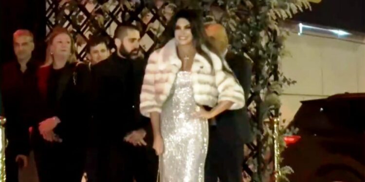 Η Καστοριά προσκαλεί την Κίμπερλι Γκιλφόιλ στην 51η Διεθνή Έκθεση Γούνας