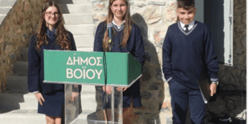 Οι μαθητές του Γυμνασίου Σιάτιστας στα εγκαίνια της νέας Πλατείας 