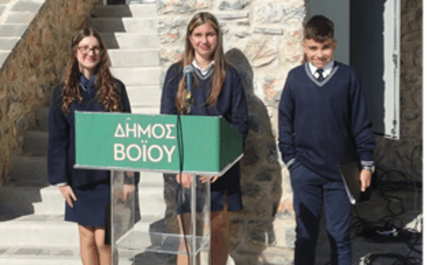 Οι μαθητές του Γυμνασίου Σιάτιστας στα εγκαίνια της νέας Πλατείας 