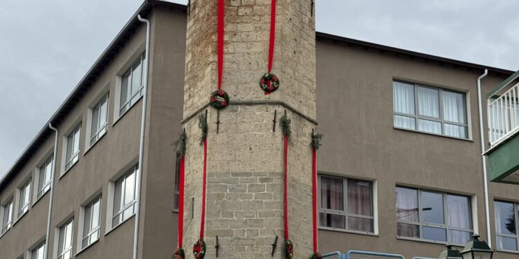 Νεάπολη: Στολίστηκε για πρώτη φορά το ρολόι. Βίντεο