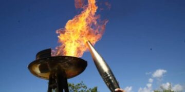 Ο Τάσος Ροβυθάκης λαμπαδηδρόμος στην Ολυμπιακή Φλόγα των Χειμερινών Ολυμπιακών αγώνων στην Κοζάνη