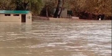 Ο Αλιάκμονας κατάπιε το Fiesta Voio. Τεράστιος όγκος νερού. Βίντεο