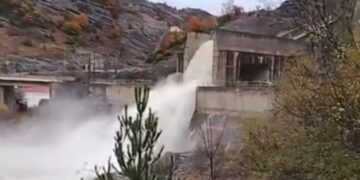 Υπερχείλισε το φράγμα της Πραμόριτσας. Βίντεο