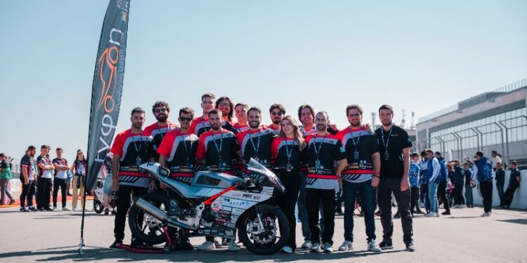 Η επιστημονική φοιτητική ομάδα Tyφoon MotoRacing UoWM στον διεθνή διαγωνισμό MotoStudent 2025
