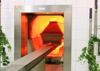 Γυναίκα «ξύπνησε» μέσα στο φέρετρο λίγο πριν την αποτέφρωση