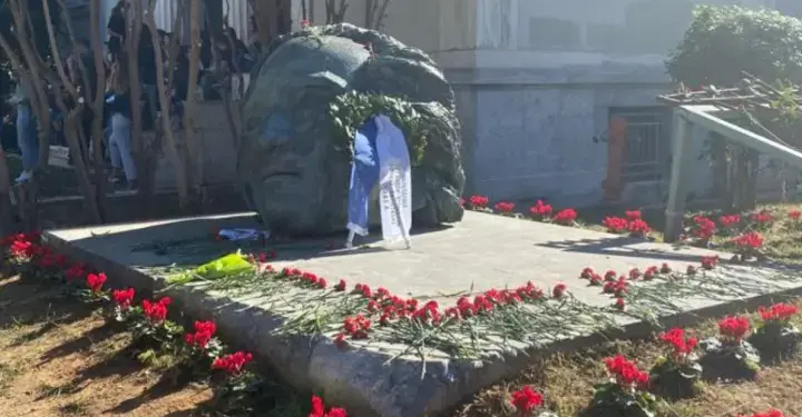 Ο Σπάρτακος για το Πολυτεχνείο: Ημέρα μνήμης, τιμής, σκέψης