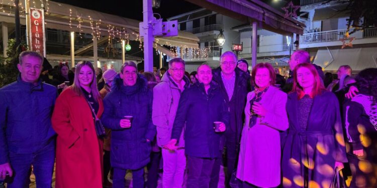 Νεάπολη: Έγινε η Φωταγώγηση του Χριστουγεννιάτικου Δέντρου.  Βίντεο και φωτογραφίες