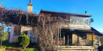 Φωτιά σε διπλοκατοικία στη Λευκόβρυση Κοζάνης