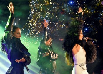 Δήμος Βοΐου:  Γεμάτη λάμψη, μουσική και μαγεία η φωταγώγηση του Χριστουγεννιάτικου Δέντρου στη Σιάτιστα