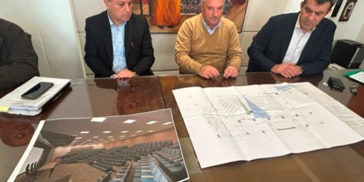 Υπογραφή Σύμβασης για την Αίθουσα πολλαπλών χρήσεων της Π.Ε. Καστοριάς,  προϋπ. 1.200.000 €.