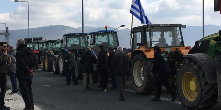 Μπλόκο αγροτών στα διόδια Μαλγάρων – Κλειστά και τα δύο ρεύματα
