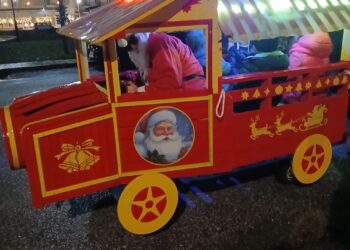 Το Τρενάκι του Αϊ-Βασίλη στη Γαλατινή. Βίντεο