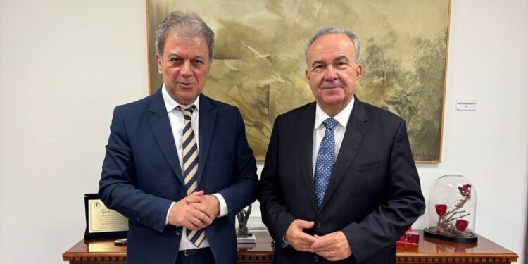 Συνάντηση Αμανατίδη- Παπαθανάση για χρηματοδότηση έργων και προγραμμάτων και για τη γούνα