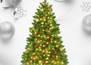 Βόιο: Το Μικρόκαστρο φωταγωγεί το Χριστουγεννιάτικο δέντρο