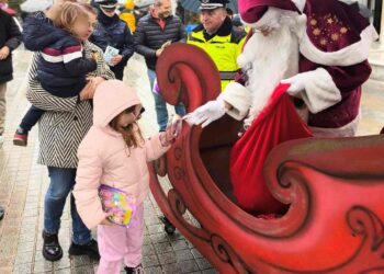 Ενημερωτικά φυλλάδια με θέμα «Ο σεβασμός στον συνάνθρωπο είναι ηθική υποχρέωση και πράξη αγάπης» από το Τμήμα Τροχαίας Κοζάνης