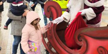 Ενημερωτικά φυλλάδια με θέμα «Ο σεβασμός στον συνάνθρωπο είναι ηθική υποχρέωση και πράξη αγάπης» από το Τμήμα Τροχαίας Κοζάνης