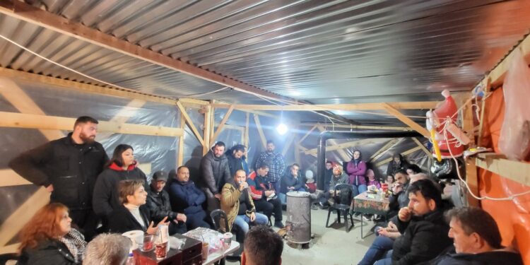 Μπλόκο Φιλώτα με κλείσιμο δρόμου και γλέντι!!!!